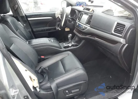 2019 Toyota Highlander Xle z USA, uszkodzony, nr VIN 5TDKZRFH6KS554420